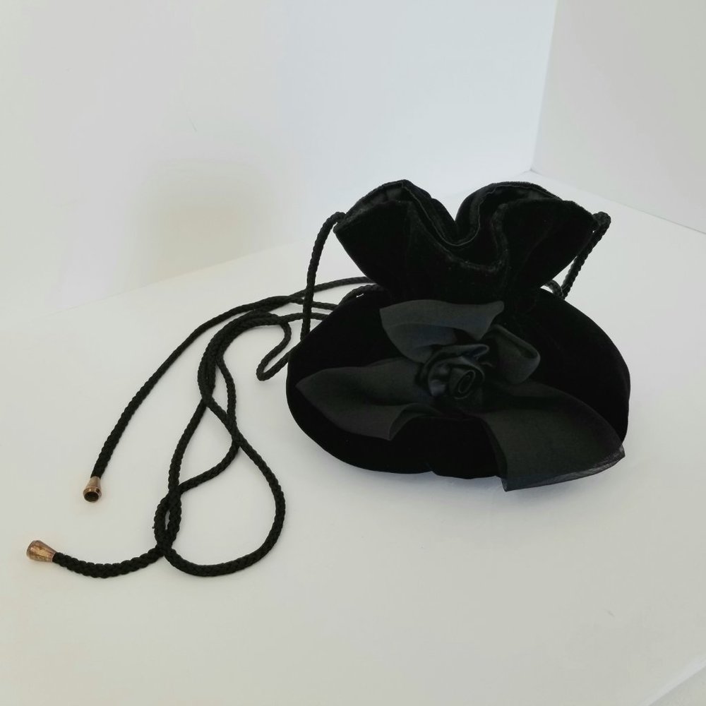CAROLYNE BARTON Black Velvet Drawstring Clutch Bag - Picture 6 of 8